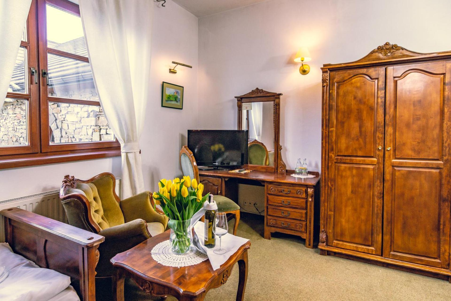 Folwark Stara Winiarnia Hotel Mszana Dolna Ngoại thất bức ảnh