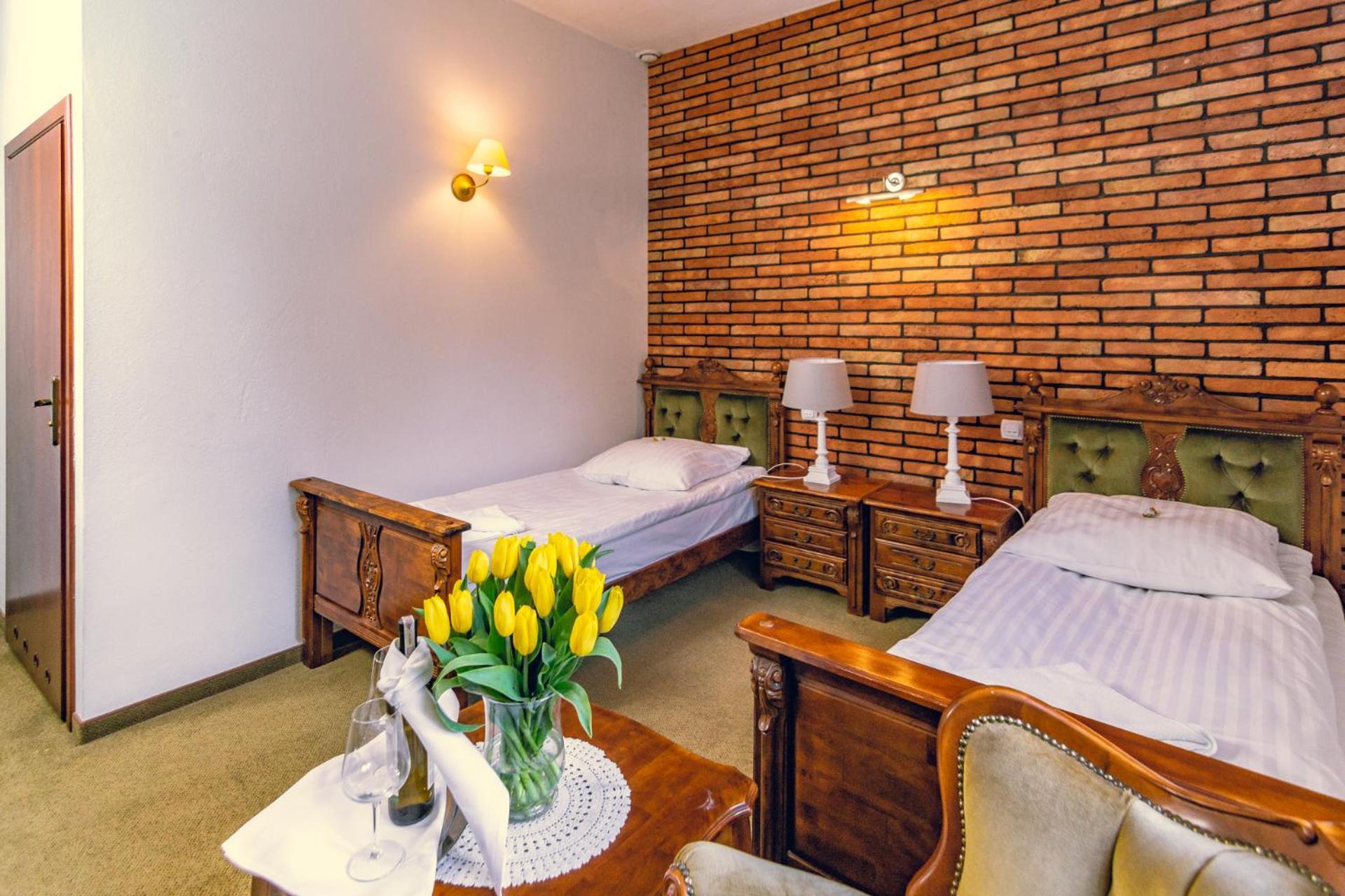 Folwark Stara Winiarnia Hotel Mszana Dolna Ngoại thất bức ảnh