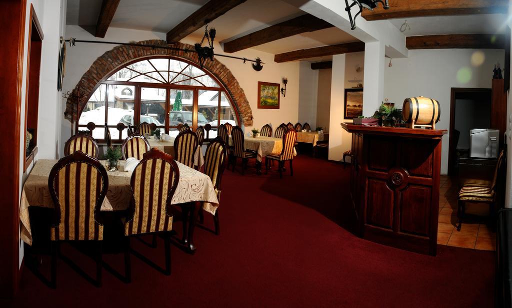 Folwark Stara Winiarnia Hotel Mszana Dolna Ngoại thất bức ảnh