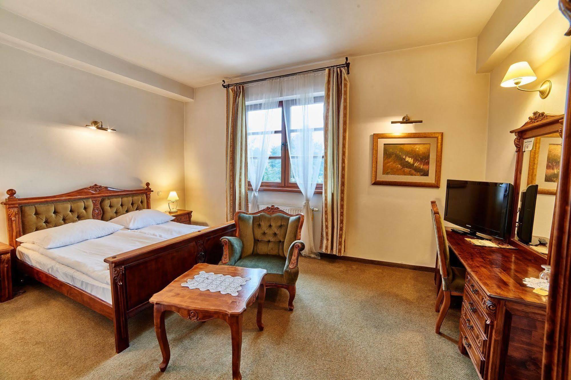 Folwark Stara Winiarnia Hotel Mszana Dolna Ngoại thất bức ảnh