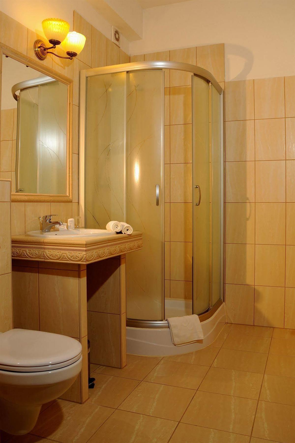 Folwark Stara Winiarnia Hotel Mszana Dolna Ngoại thất bức ảnh
