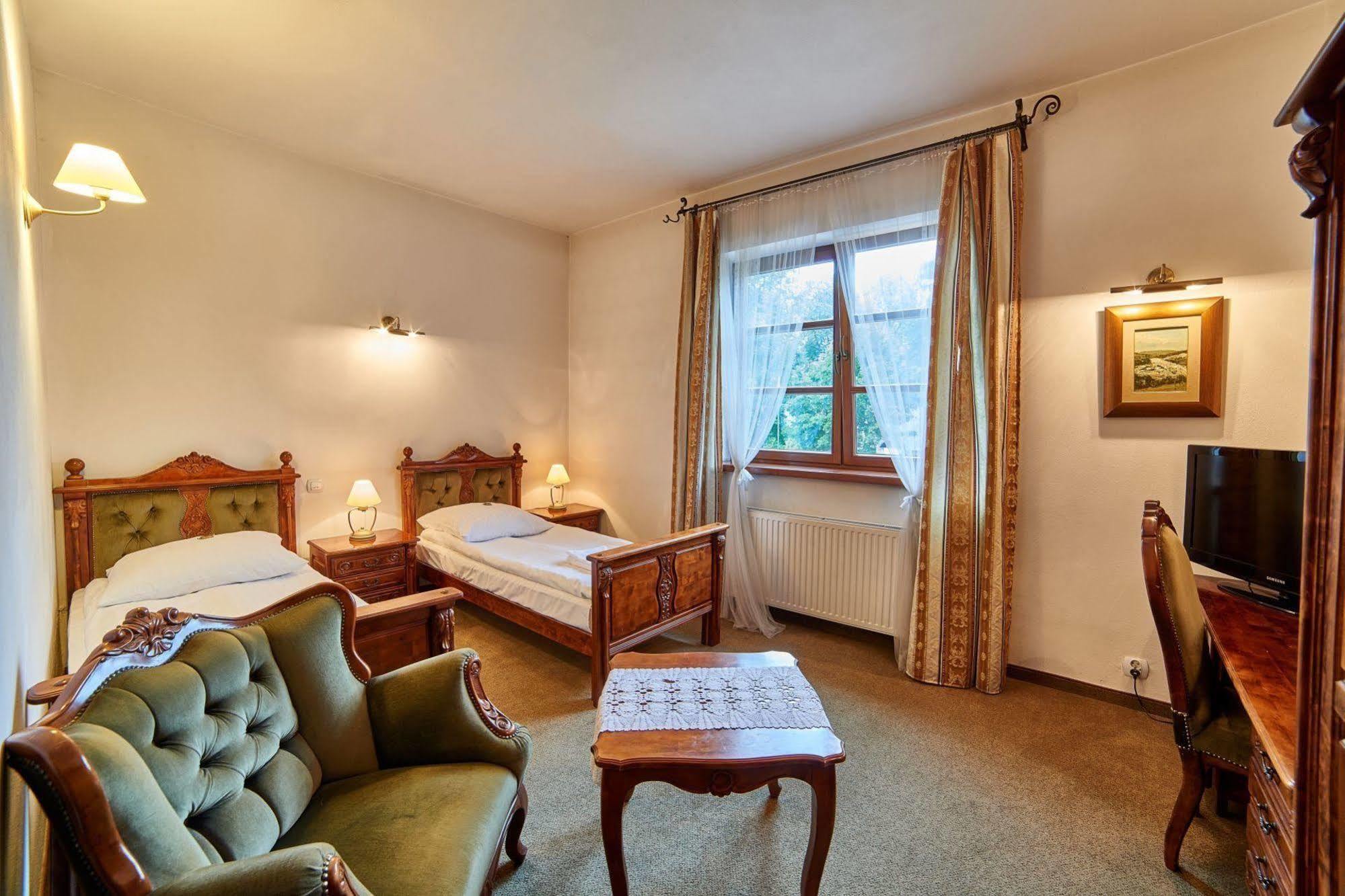 Folwark Stara Winiarnia Hotel Mszana Dolna Ngoại thất bức ảnh